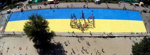 Флаг Украины на Оболонской набережной