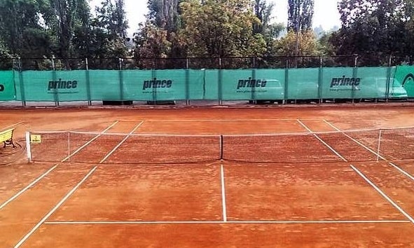 Теннисные корты на Оболони