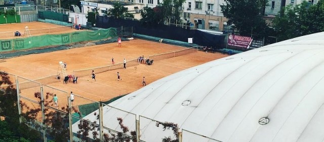 Теннисные корты на Подоле