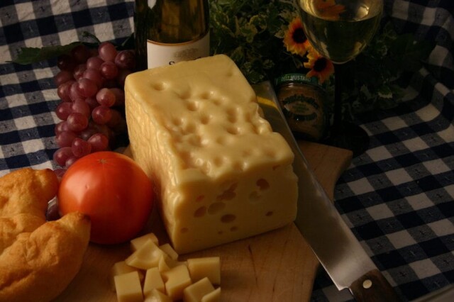 Отличие швейцарских сыров